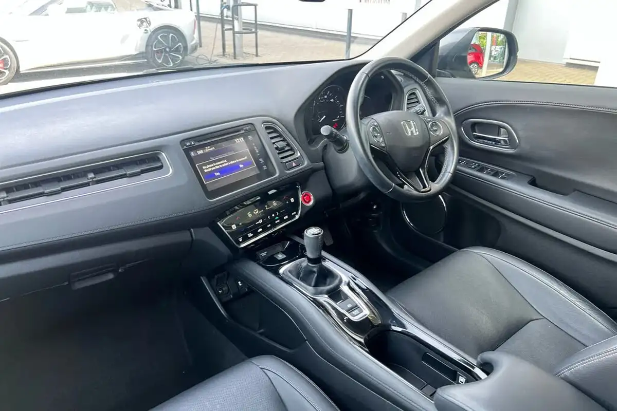 2019-honda-hr-v-15-i-vtec-ex-big-32