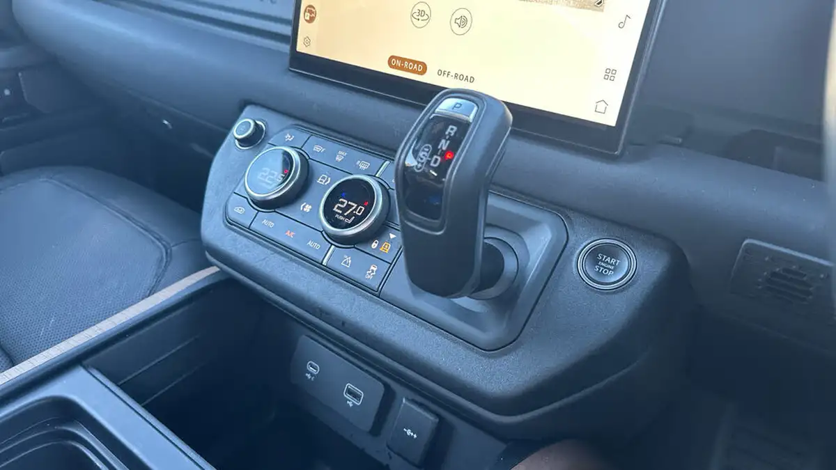 2022-land-rover-90-defender-30-p400-x-big-12