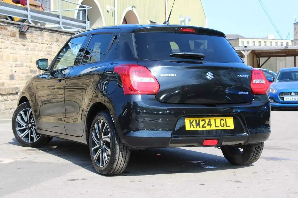 2024-suzuki-swift-12-dualjet-sz5-big-3