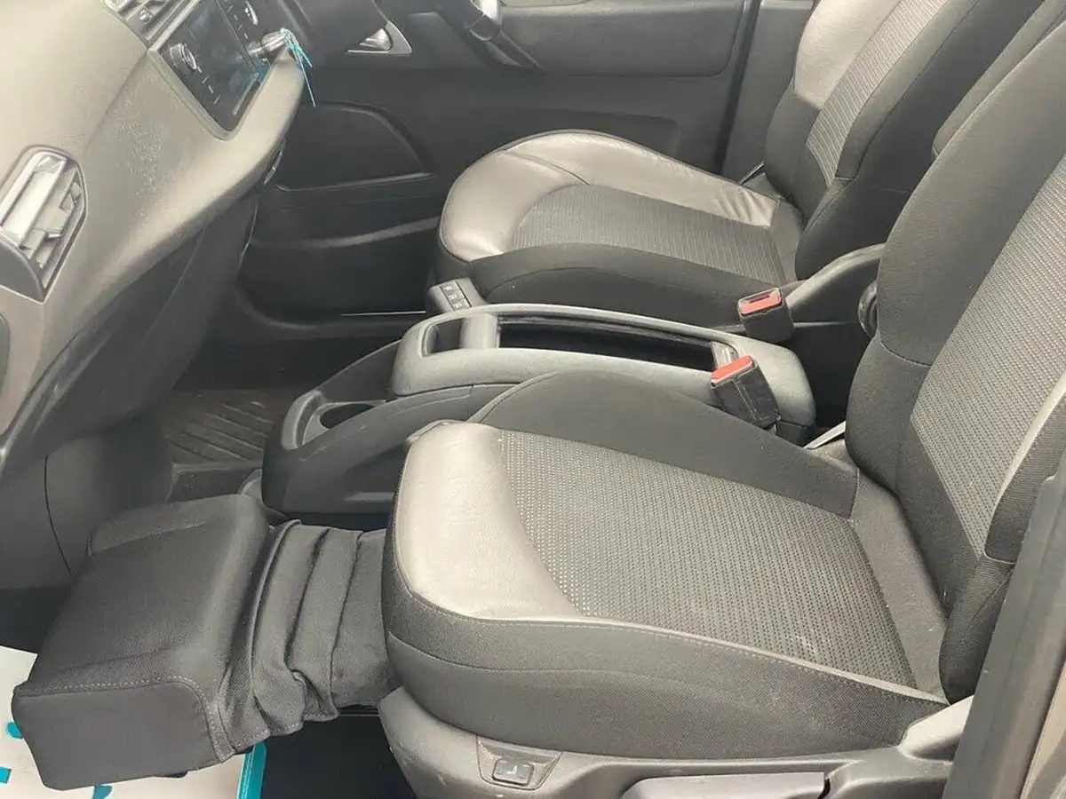 2015-citroen-grand-c4-picasso-16bluehdi-exclusive-eat6-big-10
