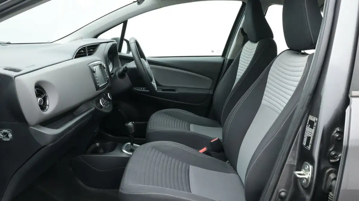 2020-toyota-yaris-15-vvt-i-icon-98bhp-hybrid-1497cc-e-cvt-big-14