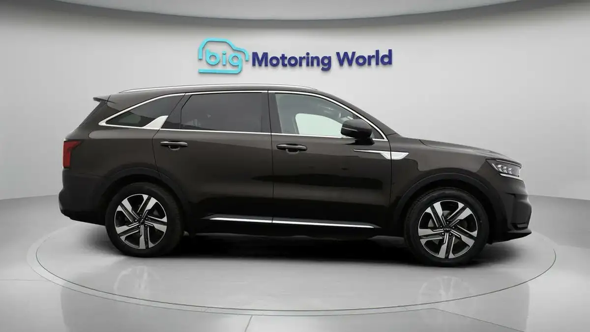 2022-kia-sorento-16-t-gdi-3-226bhp-hev-big-8