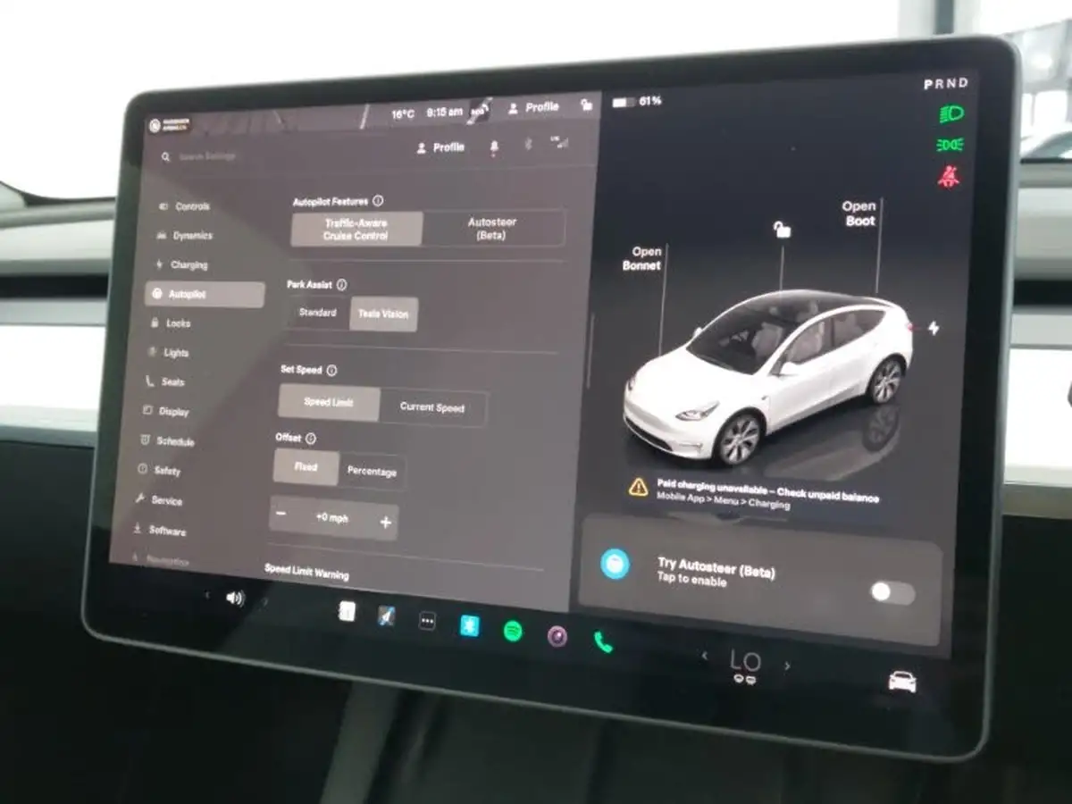 2022-tesla-model-y-e-long-range-big-11
