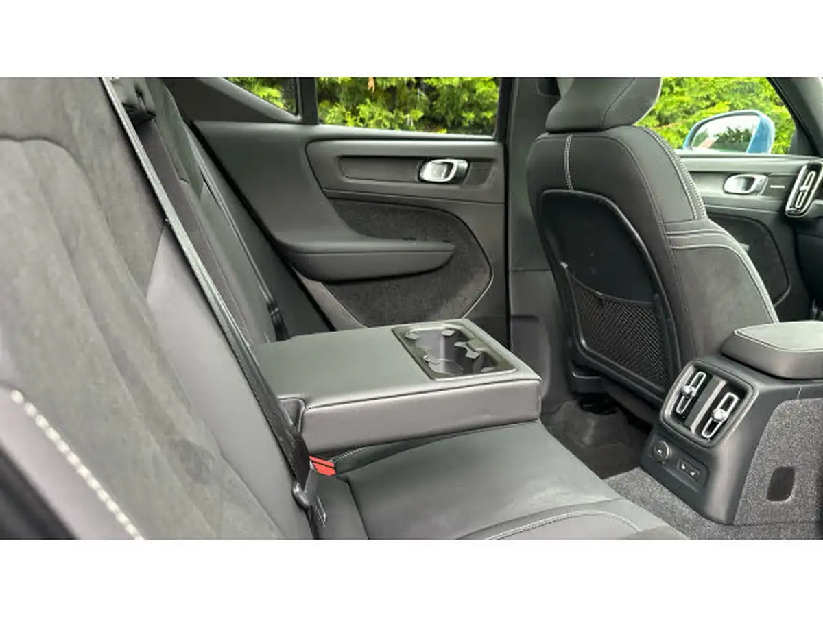 2023-volvo-xc40-15-t5-ultimate-dark-big-25