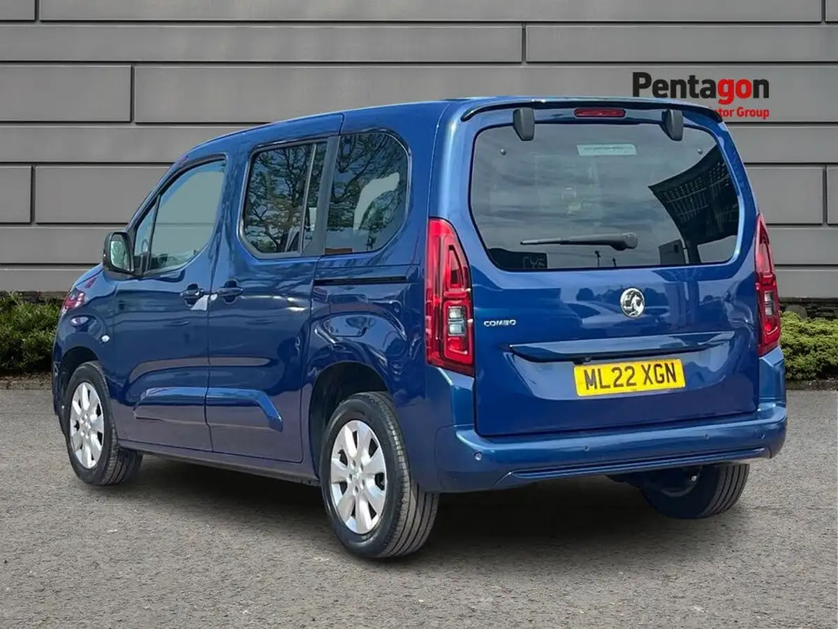 2022-vauxhall-combo-life-15-se-100ps-big-1