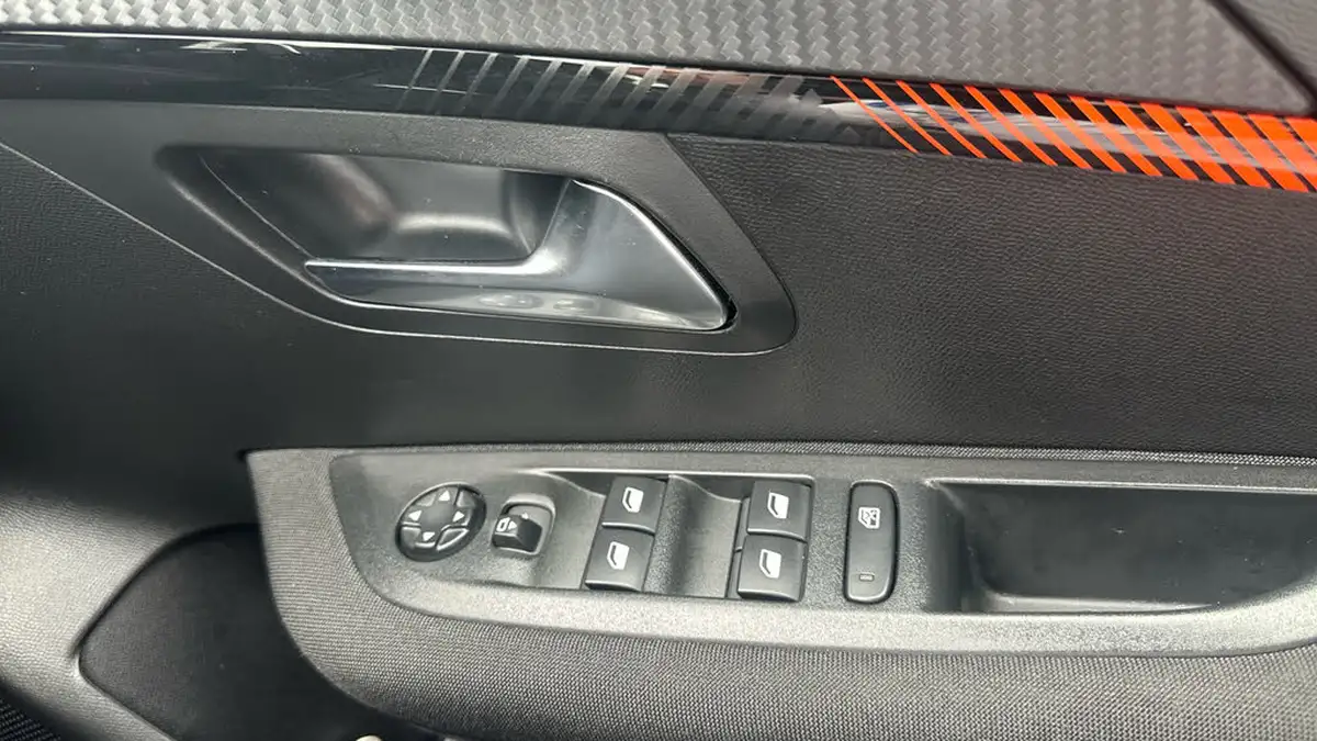 2023-peugeot-208-12-puretech-active-premium-100ps-eat8-big-21