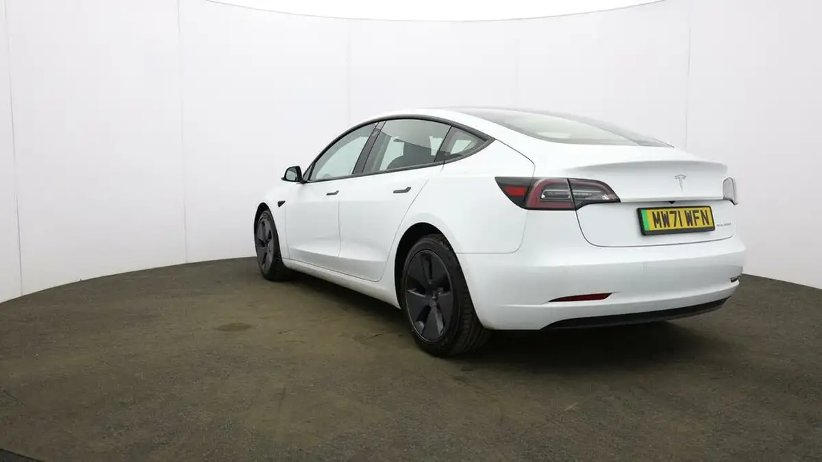 2022-tesla-model-3-e-long-range-big-43
