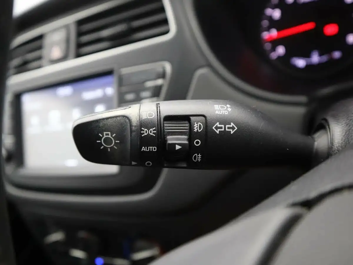2020-hyundai-i20-12-play-big-32