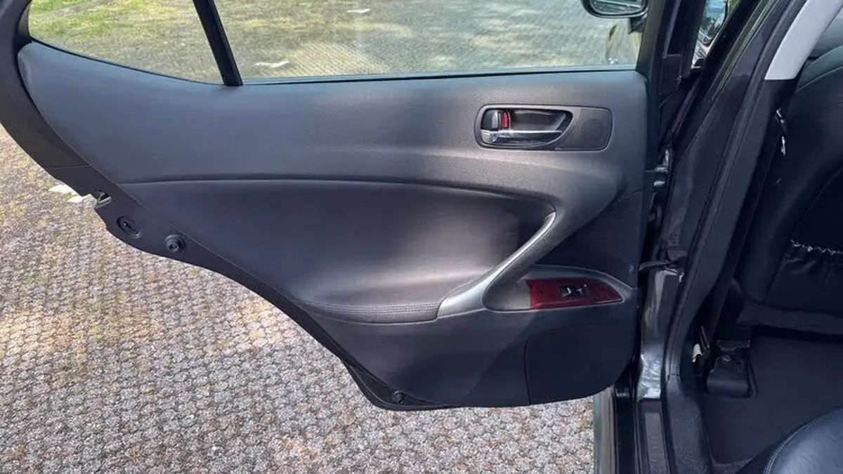 2008-lexus-is-250-25-se-auto-big-27