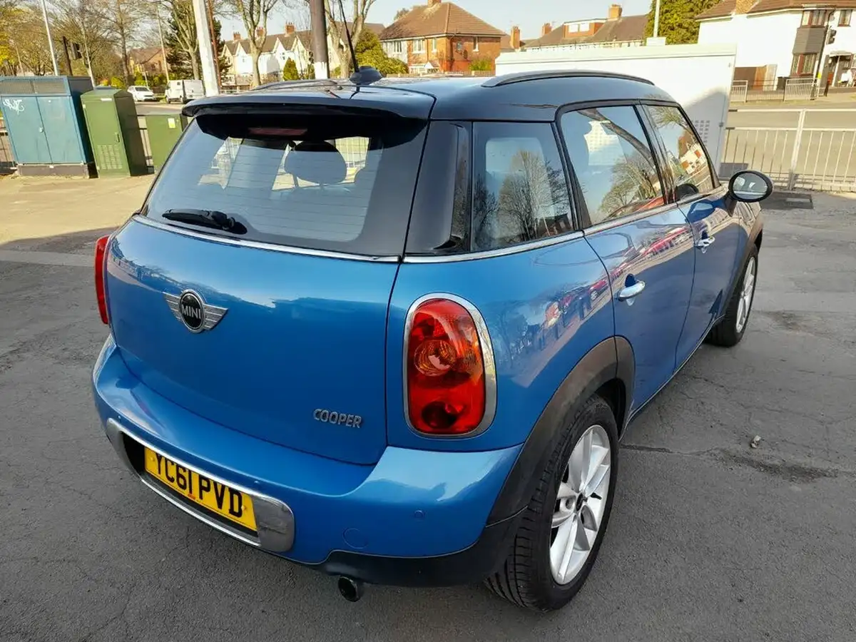2011-mini-countryman-16-cooper-pepper-big-2