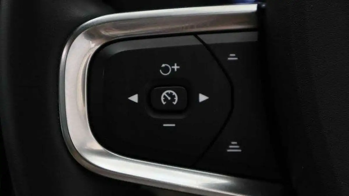 2022-volvo-xc40-20-b4-inscription-awd-big-30