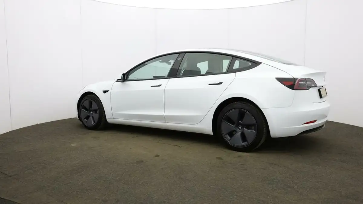 2022-tesla-model-3-e-long-range-big-66