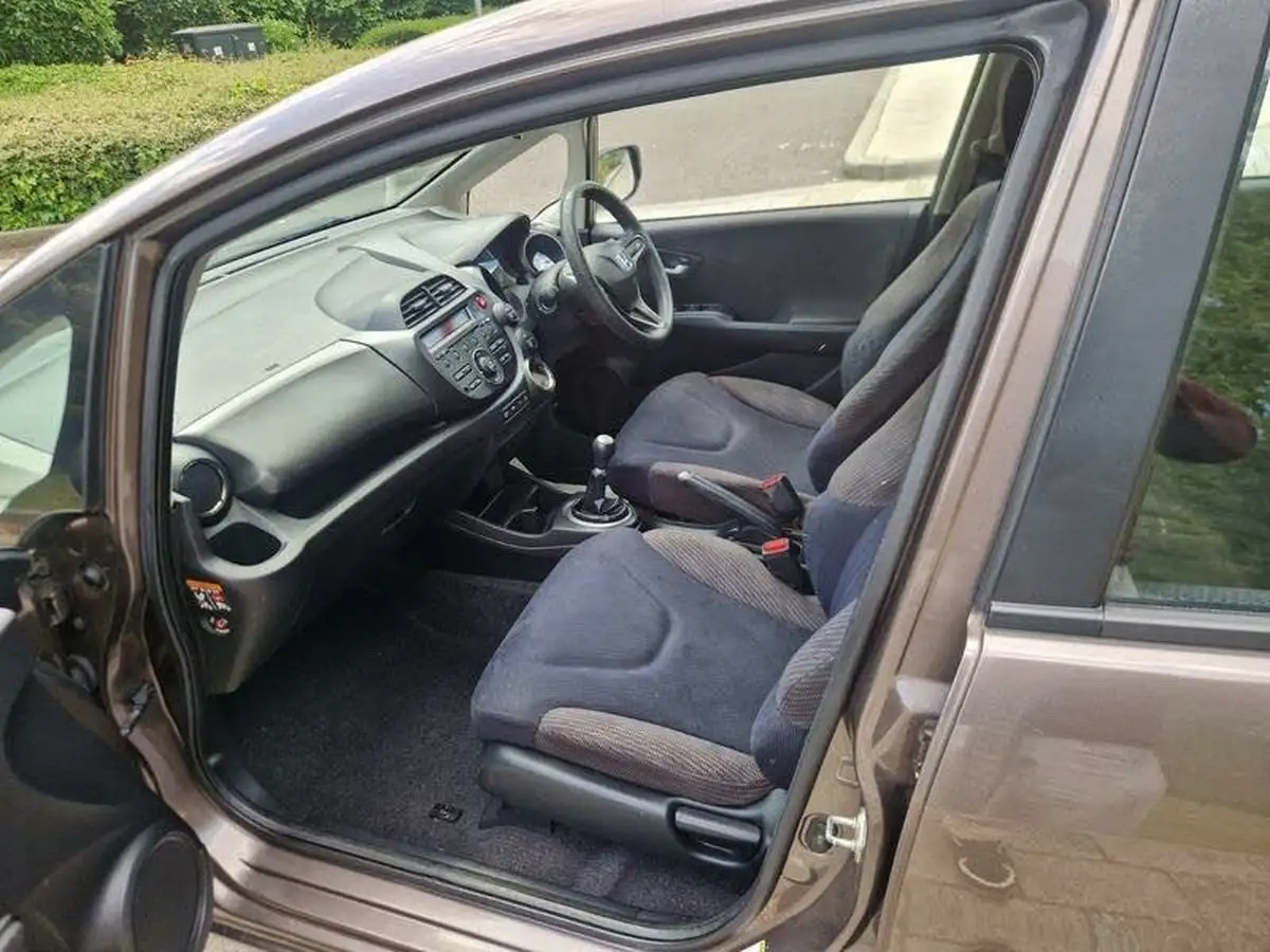 2013-honda-jazz-14-es-big-10