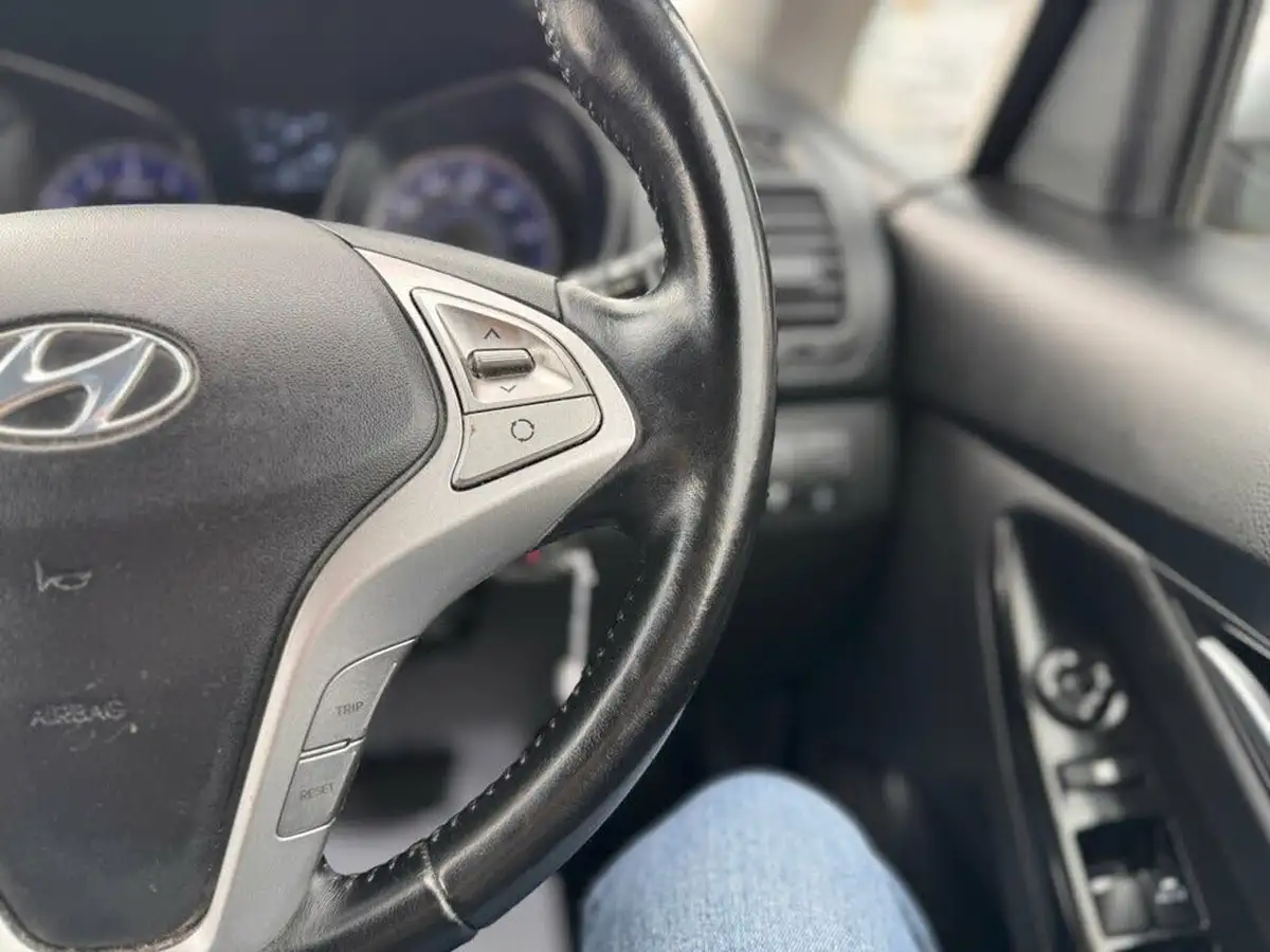 2013-hyundai-ix20-16-active-123bhp-big-23