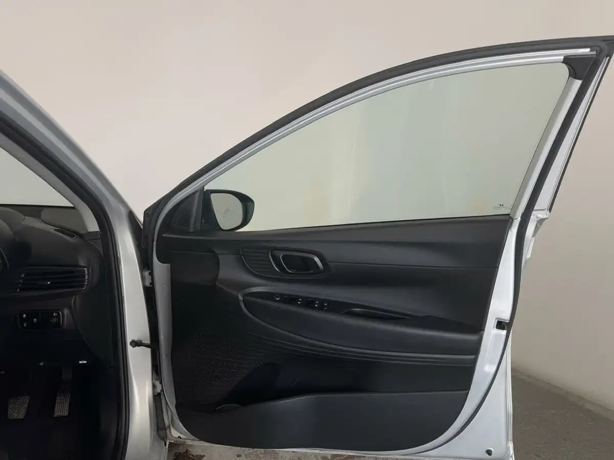 2022-hyundai-i20-10-t-gdi-se-connect-eclutch-imt-big-26