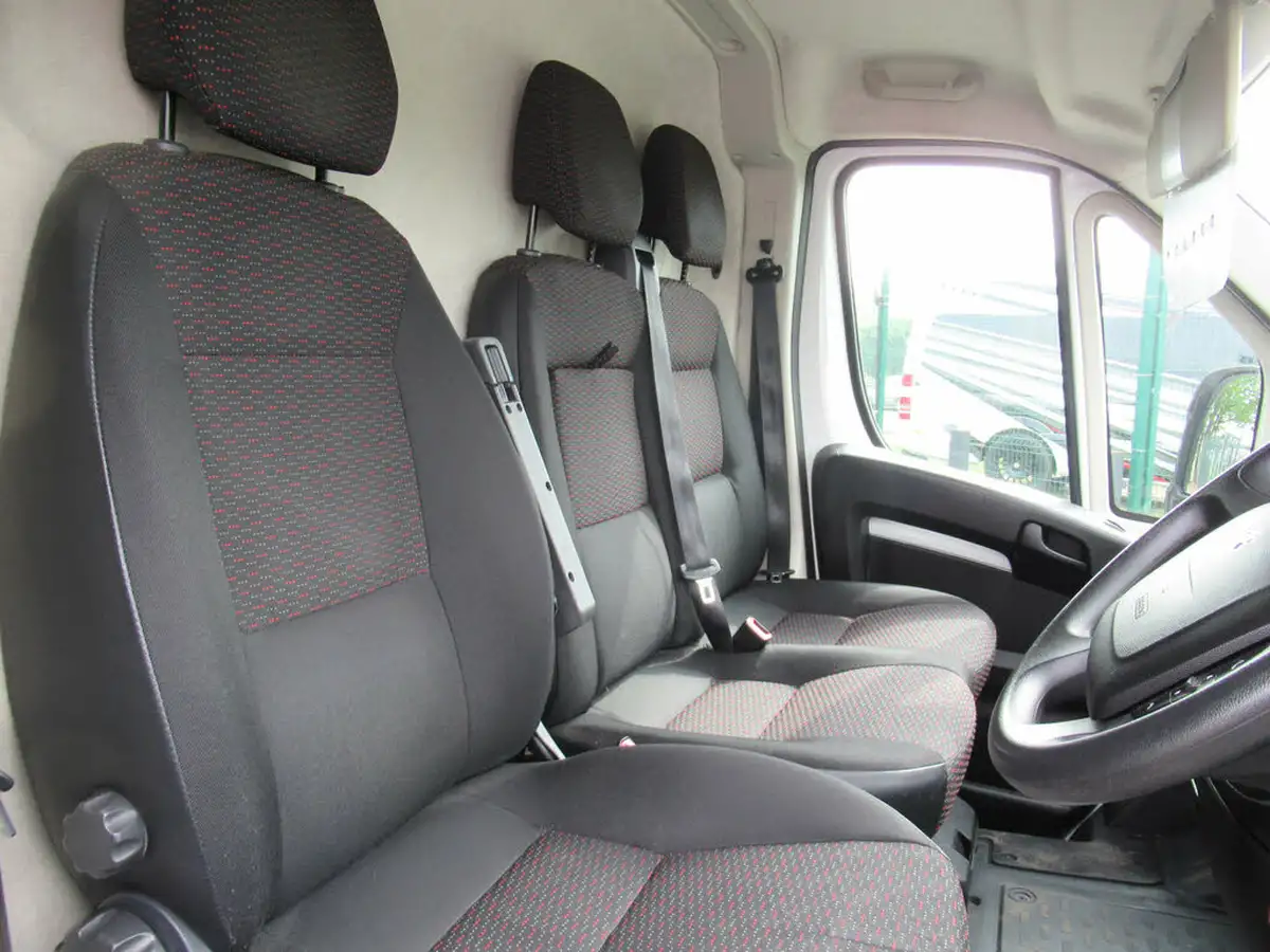 2020-peugeot-boxer-22-bluehdi-professional-335-l3-h2-panel-big-15