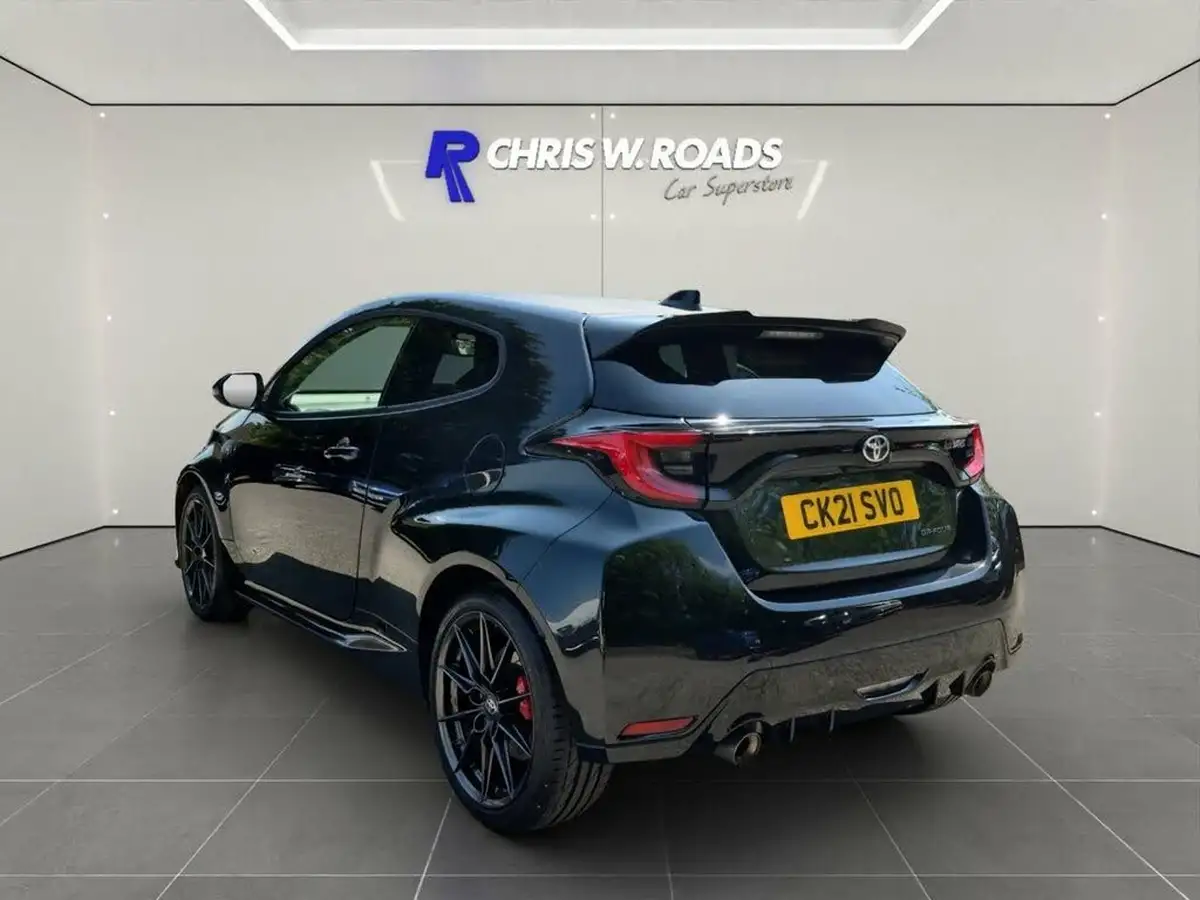 2021-toyota-yaris-16-gr-circuit-pack-big-1