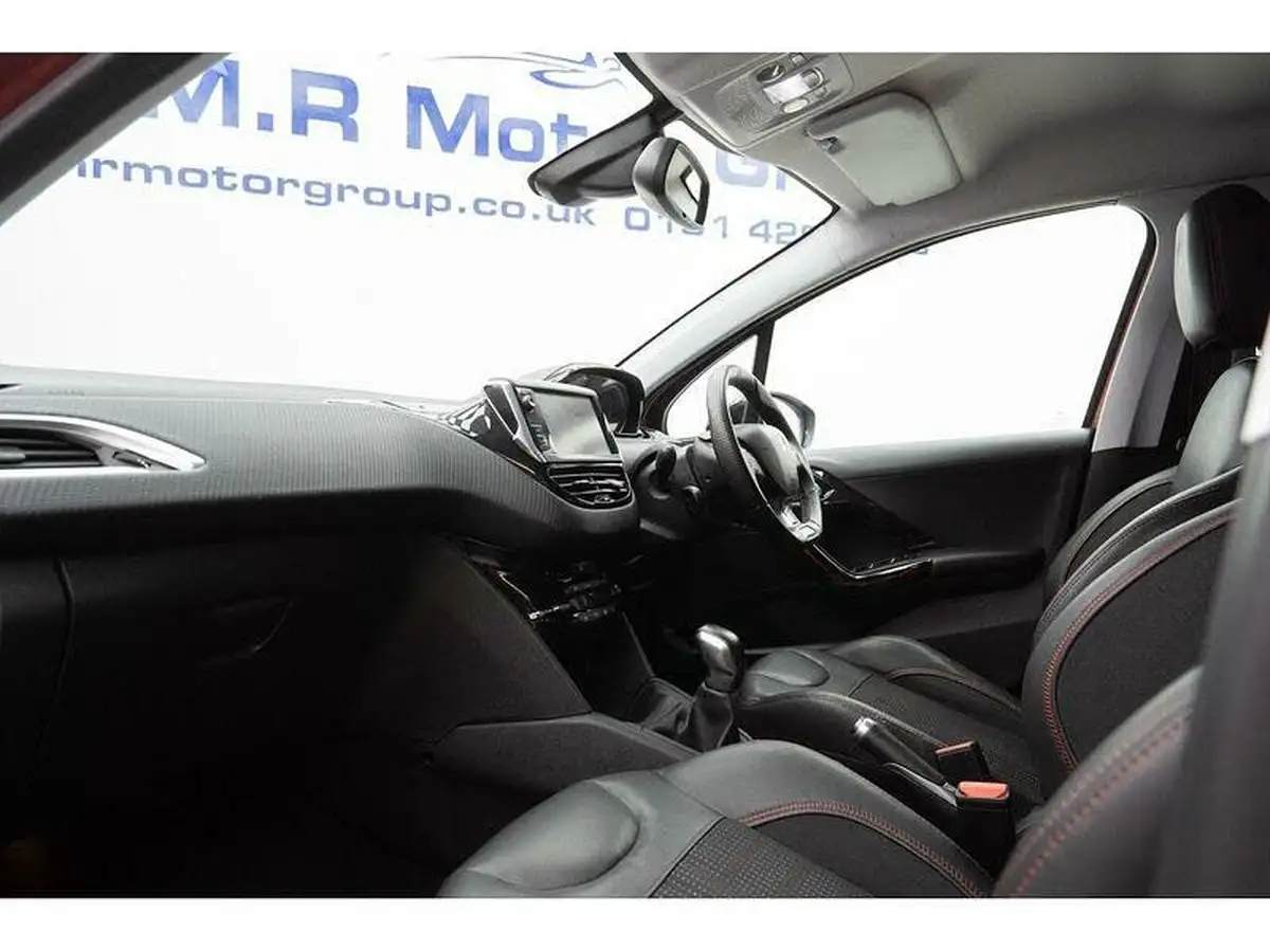 2016-peugeot-208-12-puretech-gt-line-5d-big-21