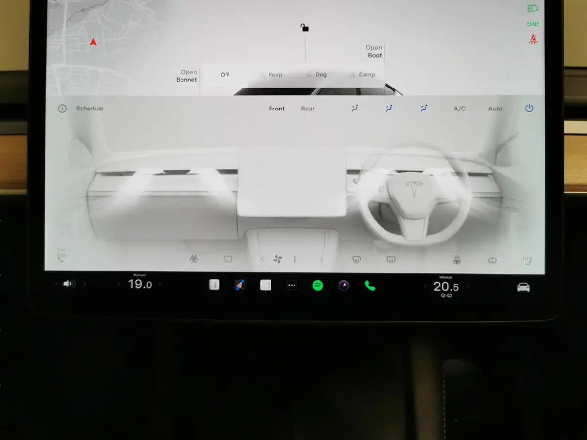 2022-tesla-model-y-e-long-range-big-23