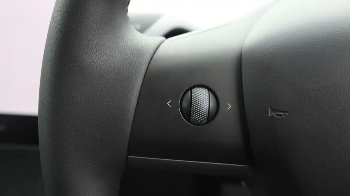 2023-tesla-model-y-e-rwd-big-20