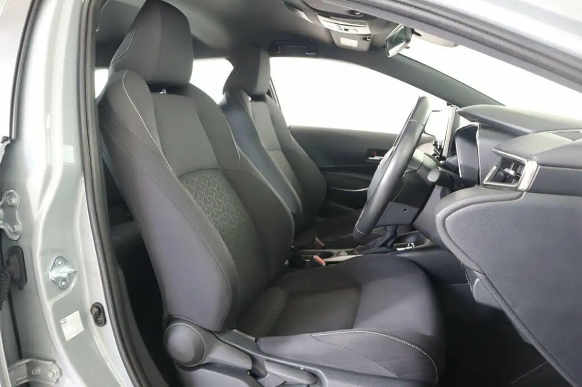 2021-toyota-corolla-18-vvt-i-icon-tech-spare-wheel-touring-sports-5d-big-11