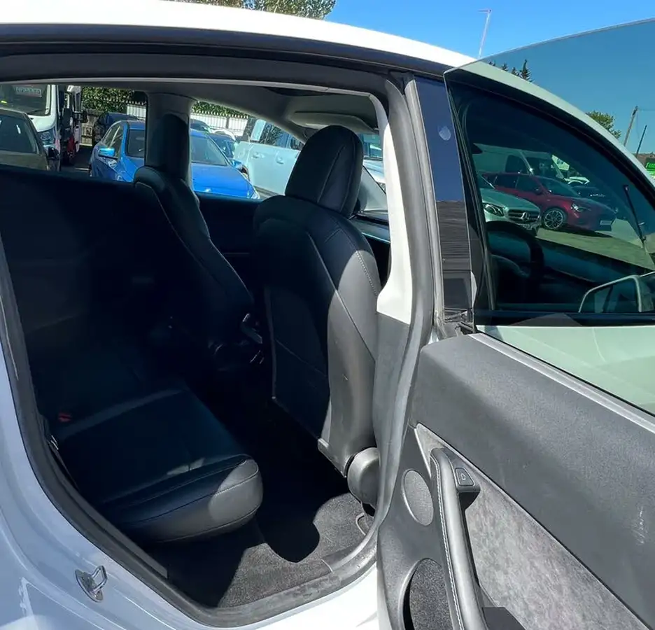 2022-tesla-model-y-e-long-range-big-13