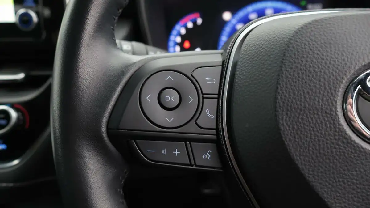 2021-toyota-corolla-18-vvt-i-icon-tech-spare-wheel-touring-sports-5d-big-25