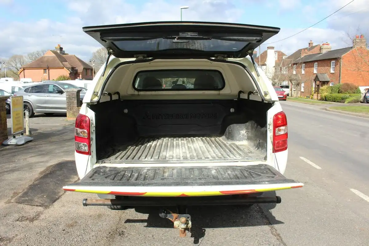 2019-mitsubishi-l200-24di-d-4life-eu6b-double-pickup-big-8