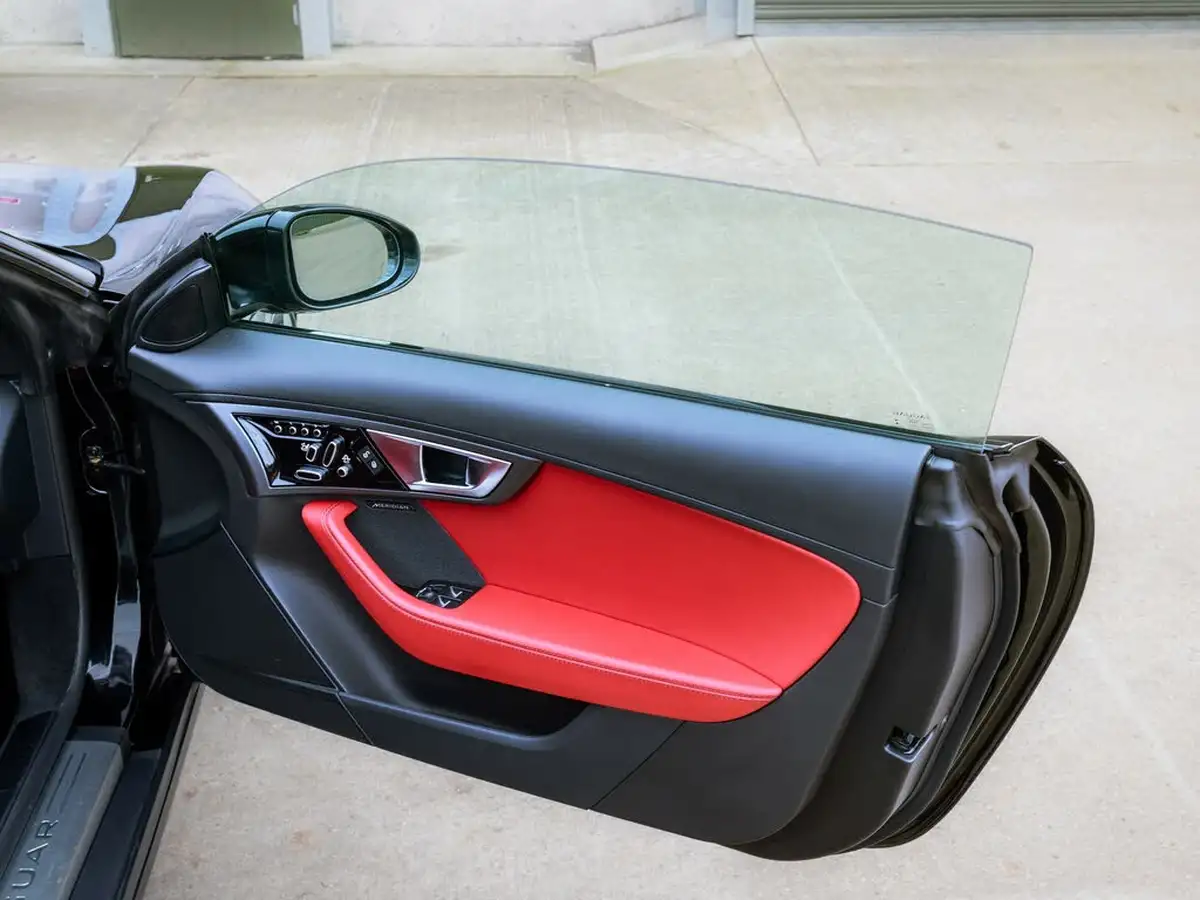 2015-jaguar-f-type-30-v6-coupe-quickshift-big-50