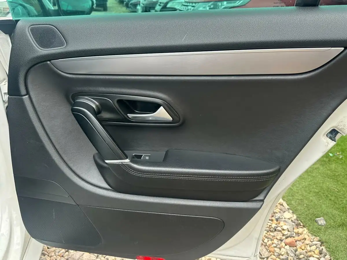 2014-volkswagen-cc-20tdi-gt-bmt-dsg-big-35
