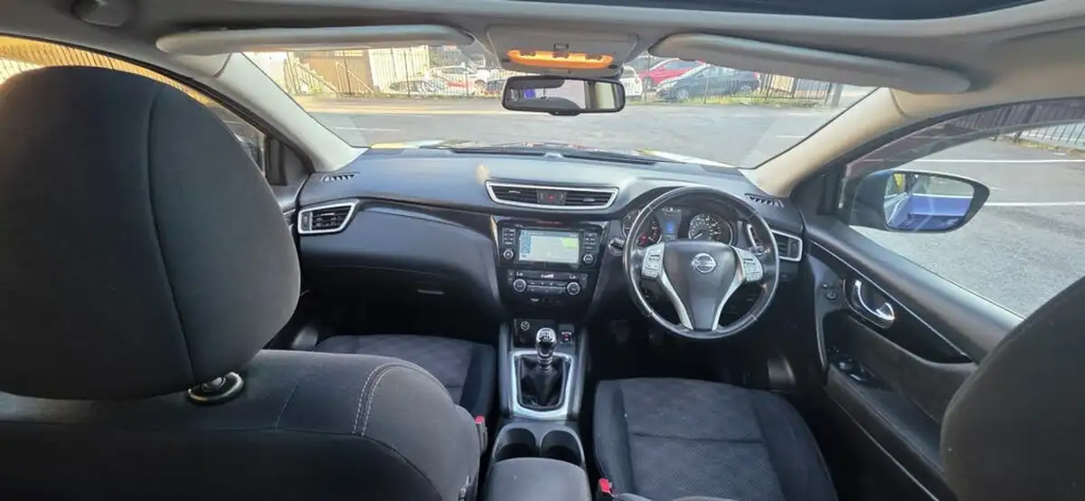 2015-nissan-qashqai-15dci-acenta-premium-big-9