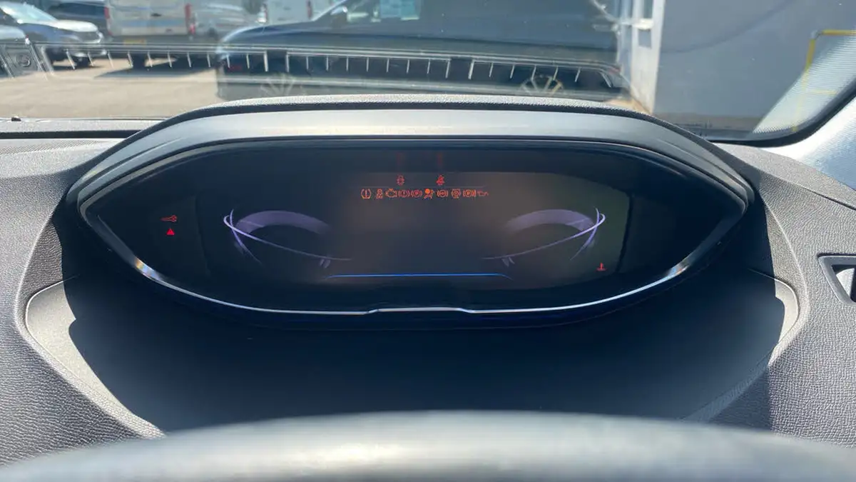 2022-peugeot-5008-suv-15-bluehdi-allure-premium-eat8-big-12