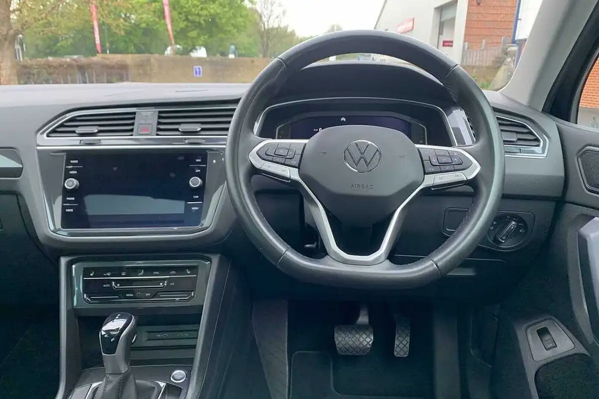 2022-volkswagen-tiguan-15-tsi-elegance-big-13