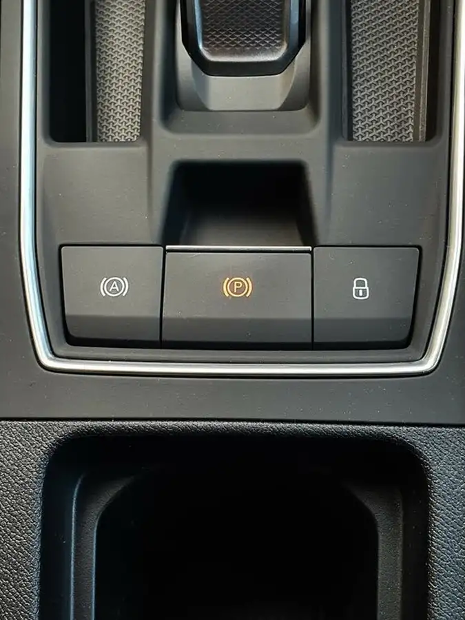 2024-seat-leon-14-e-hybrid-fr-hatchback-big-16