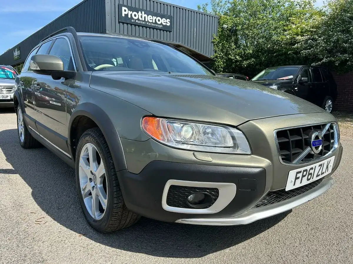 2011-volvo-xc70-24td-d5-se-lux-215bhp-geartronic-big-9