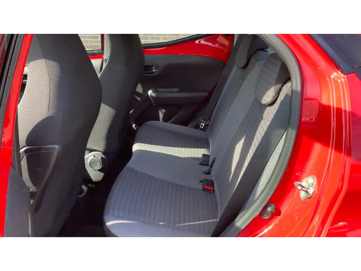 2019-toyota-aygo-10-vvt-i-x-play-big-12