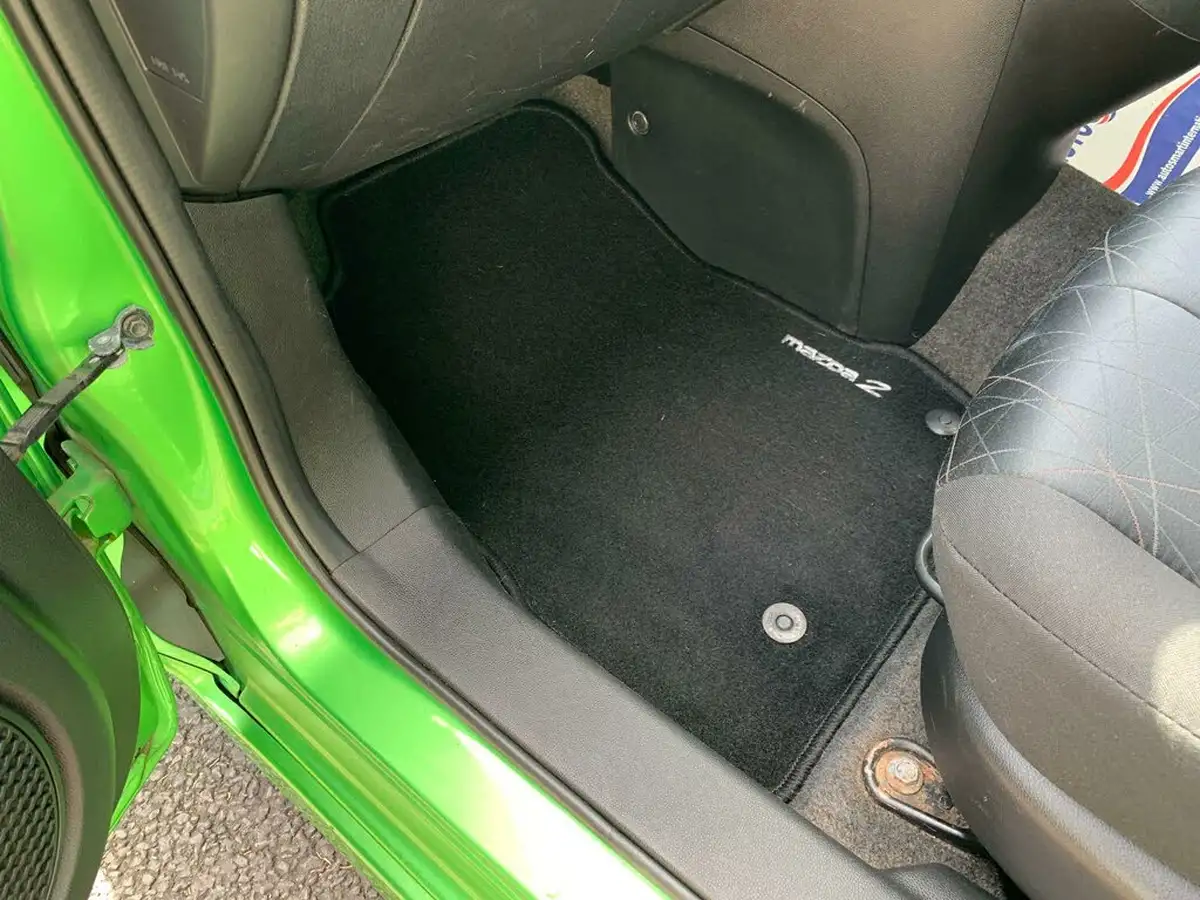 2012-mazda-mazda2-13-tamura-5d-big-17