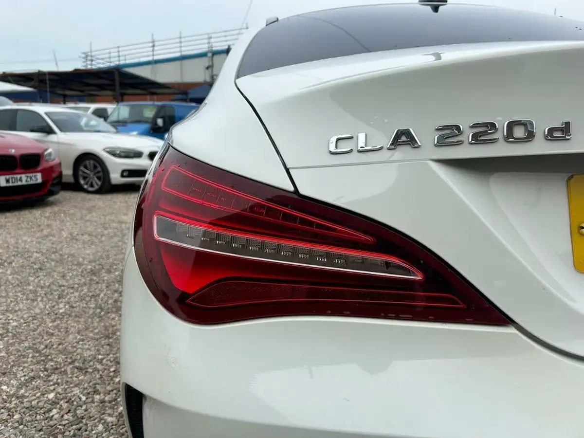2016-mercedes-benz-cla-21d-cla-220-amg-line-4matic-coupe-4d-big-74