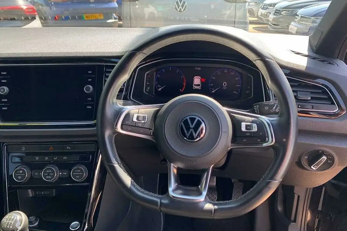 2021-volkswagen-t-roc-15-tsi-black-edition-big-13