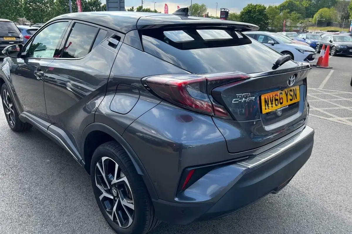 2017-toyota-c-hr-12-dynamic-big-29