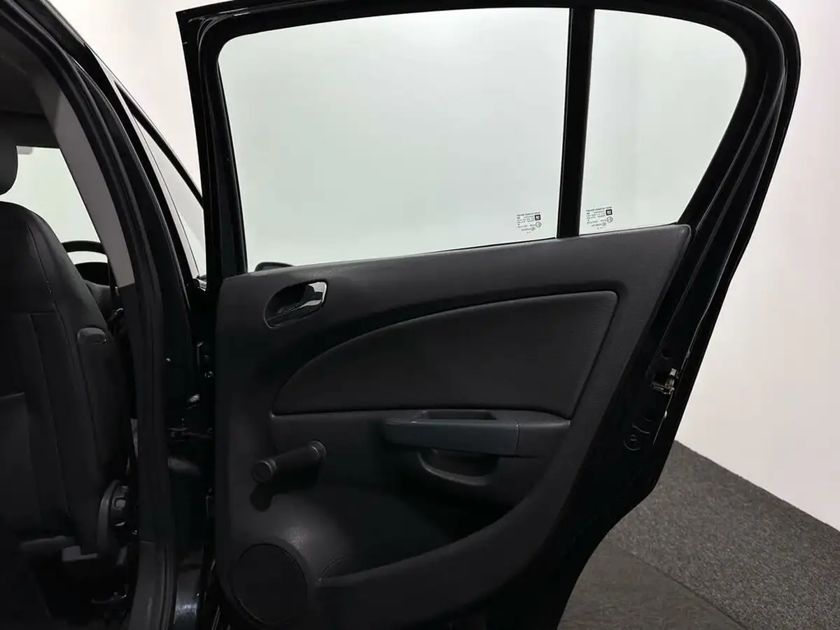2012-vauxhall-corsa-14-se-5d-big-37