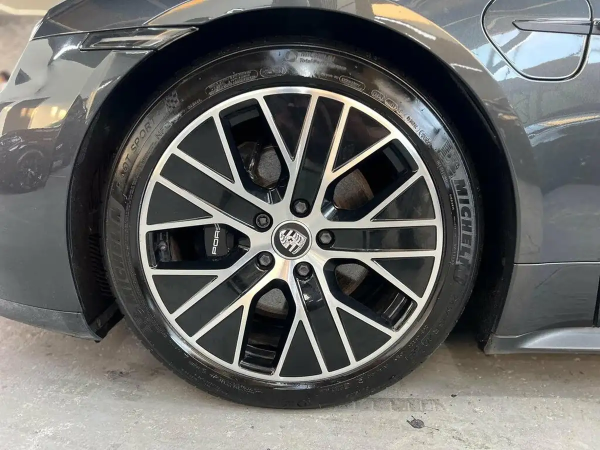 2020-porsche-taycan-e-4s-571ps-performance-battery-plus-big-25