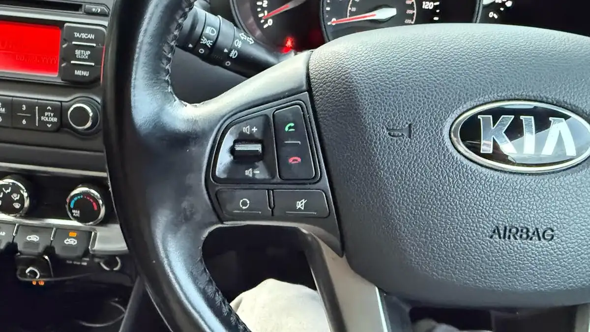 2014-kia-rio-125-2-3d-big-25
