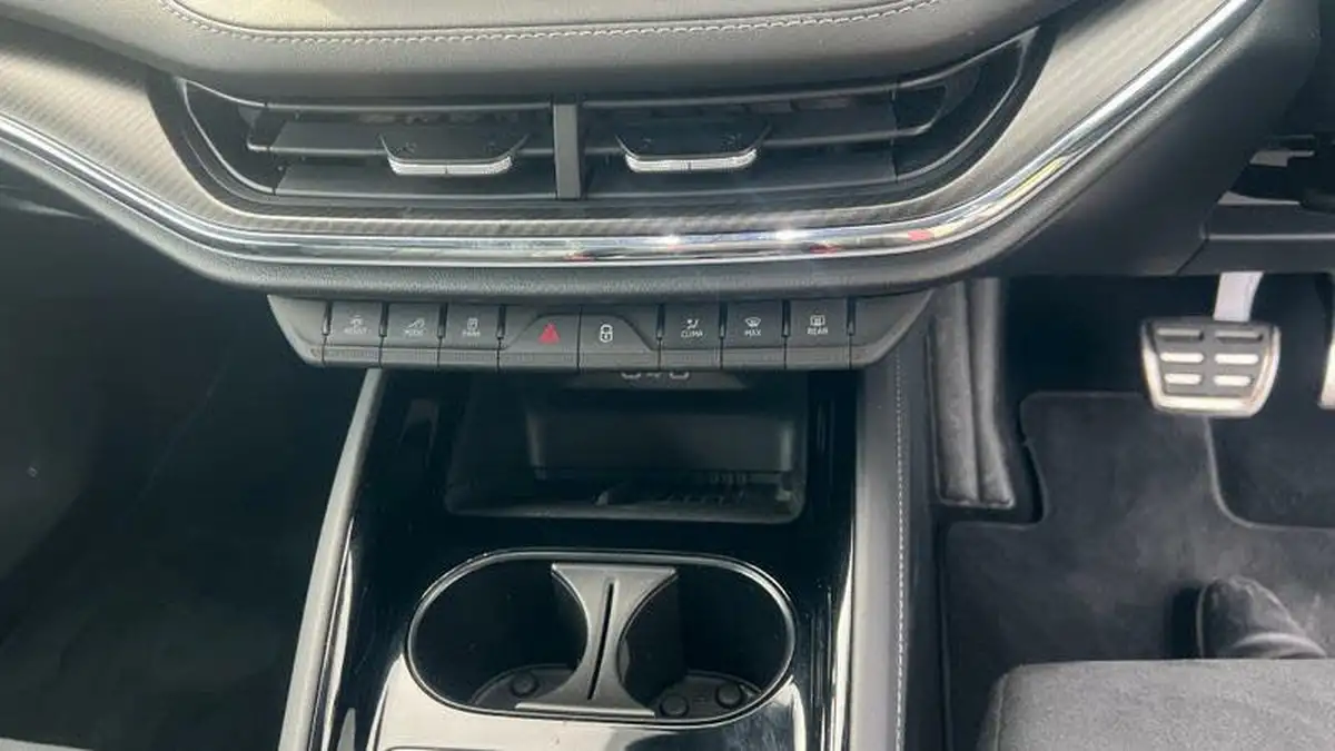 2024-skoda-enyaq-e-85x-sportline-plus-station-wagon-big-14