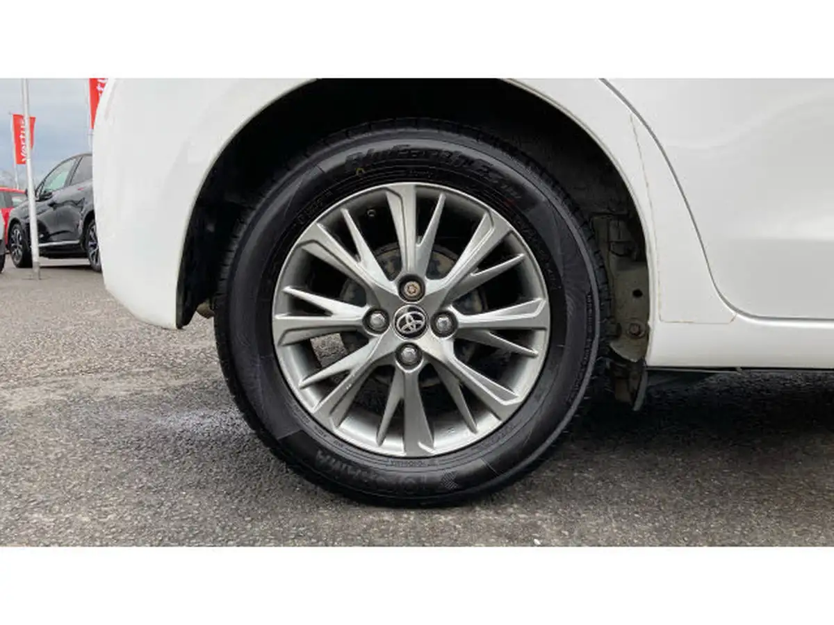 2017-toyota-yaris-15-vvt-i-icon-111bhp-big-6