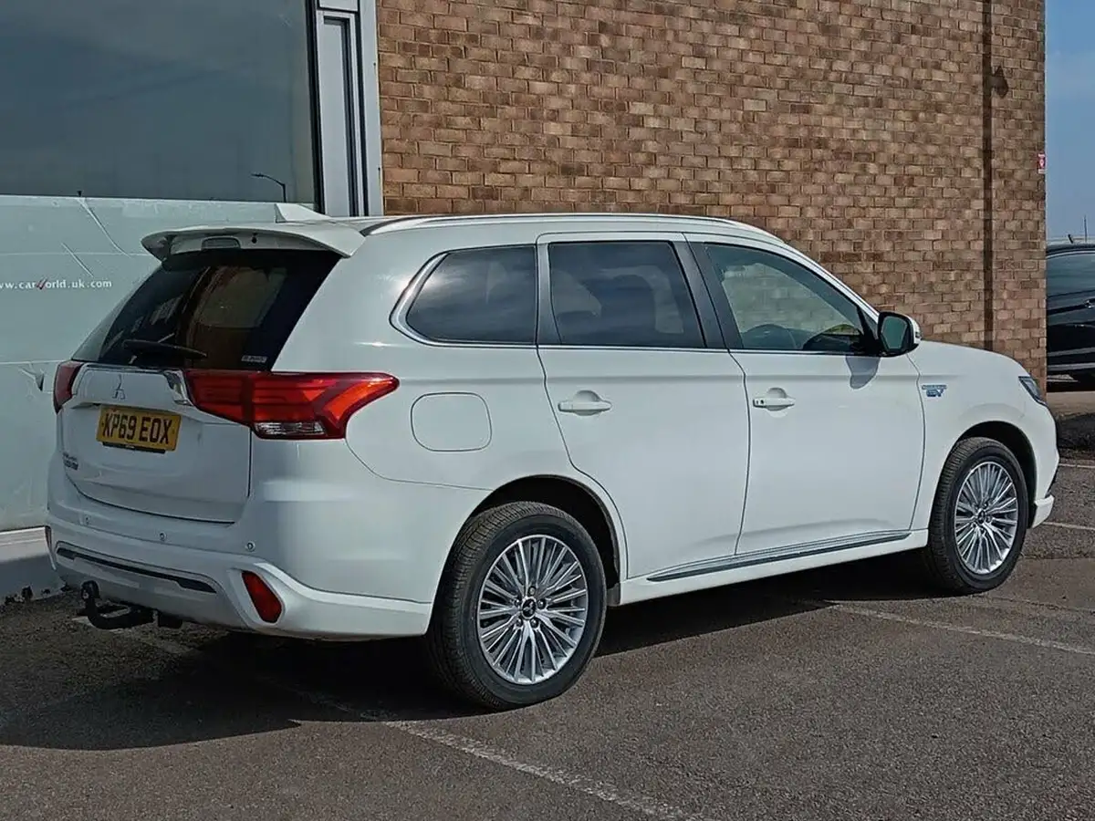 2019-mitsubishi-outlander-24-dynamic-safety-phev-big-5