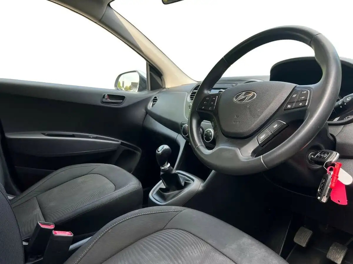 2018-hyundai-i10-10-se-67ps-big-14