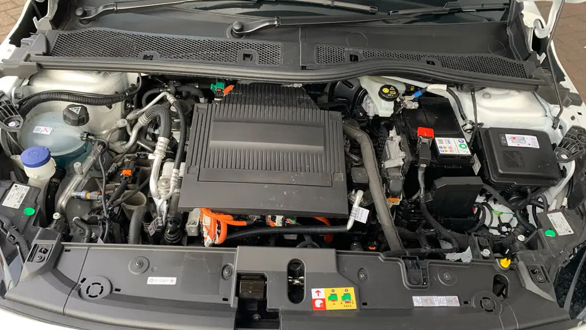 2024-peugeot-208-e-e-style-big-17