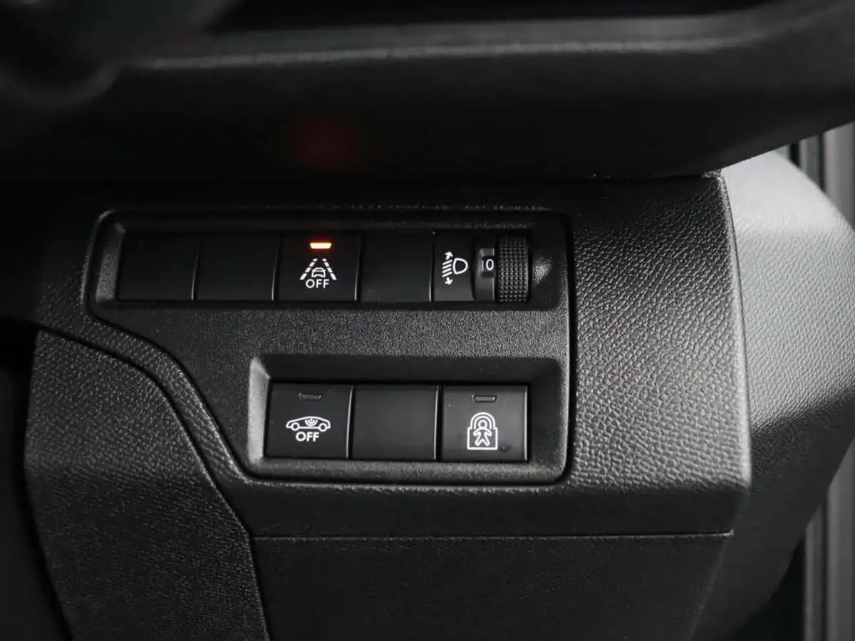 2022-peugeot-3008-suv-12-puretech-allure-big-50
