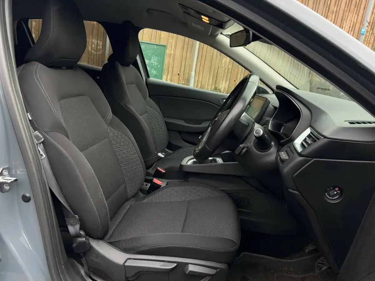 2021-renault-clio-10-sce-iconic-75bhp-big-11